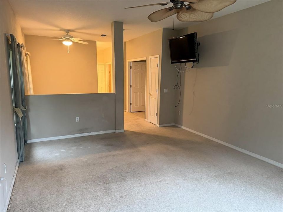 For Rent: $2,400 (3 beds, 2 baths, 2728 Square Feet)
