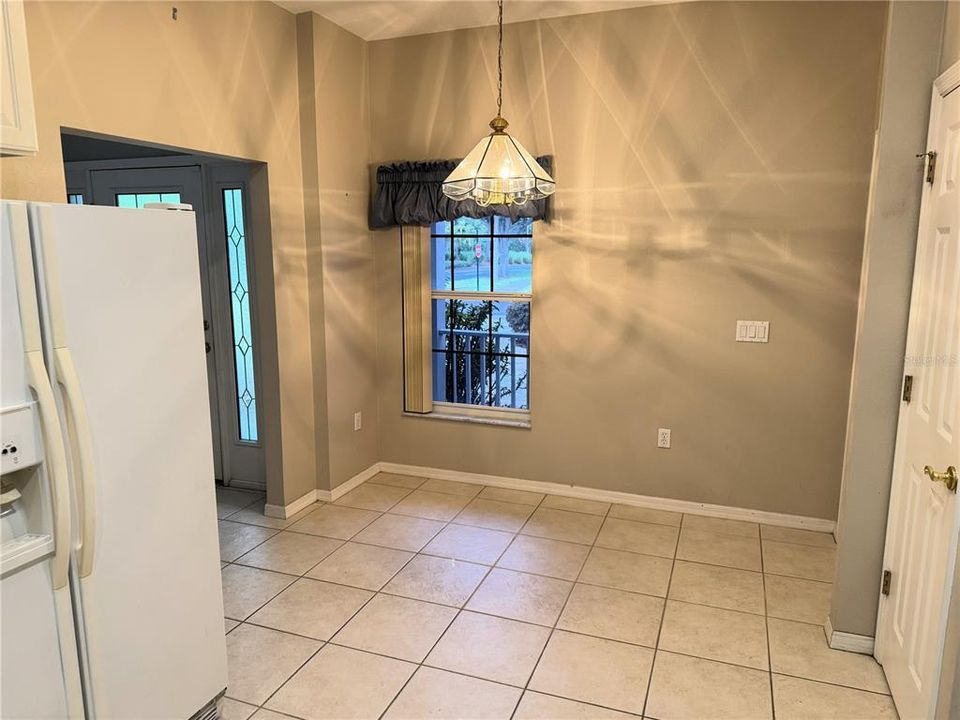 For Rent: $2,400 (3 beds, 2 baths, 2728 Square Feet)