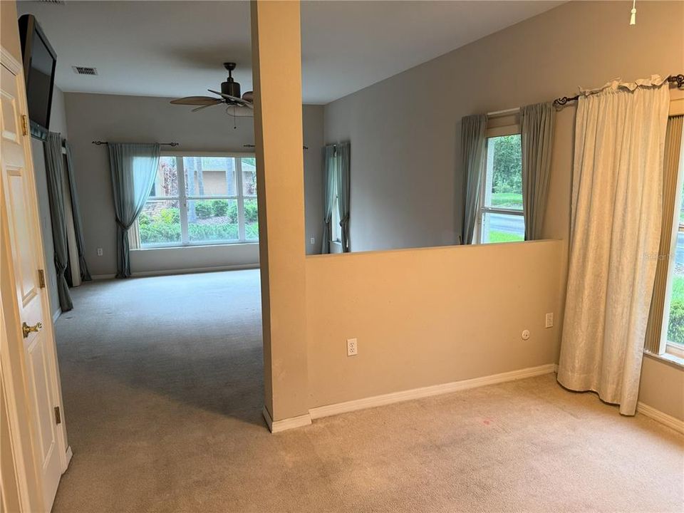 For Rent: $2,400 (3 beds, 2 baths, 2728 Square Feet)