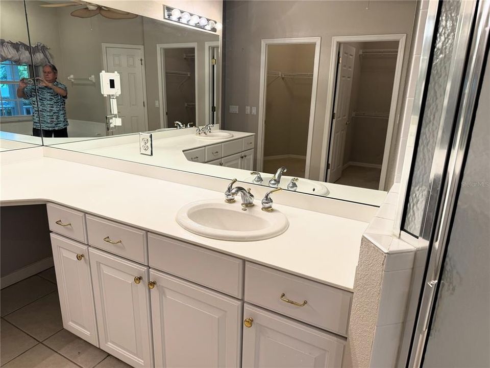 For Rent: $2,400 (3 beds, 2 baths, 2728 Square Feet)