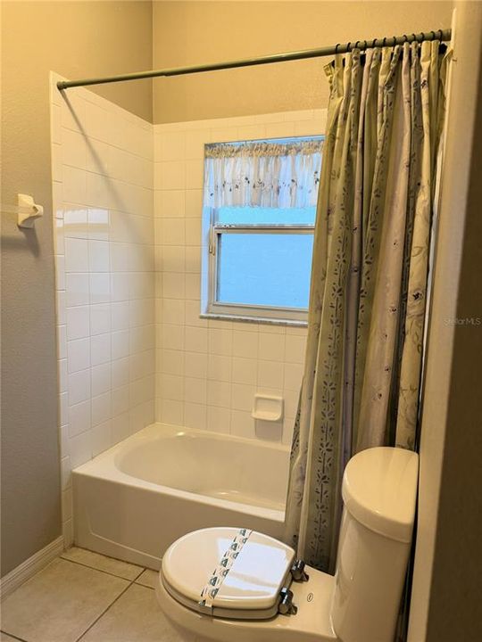 For Rent: $2,400 (3 beds, 2 baths, 2728 Square Feet)