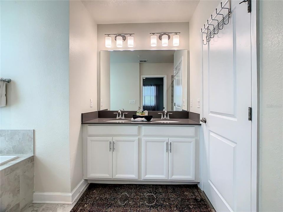 待售: $320,000 (3 贝兹, 2 浴室, 1388 平方英尺)