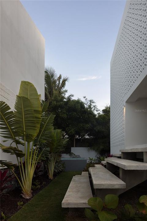 待售: $1,695,000 (6 贝兹, 6 浴室, 1871 平方英尺)