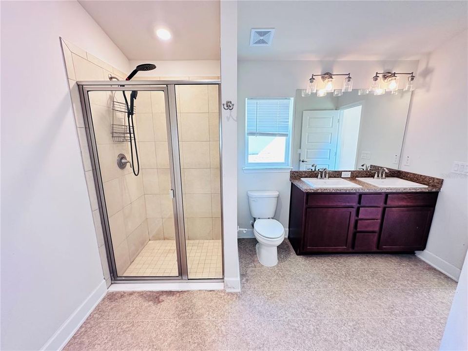 На продажу: $299,990 (4 спален, 2 ванн, 1840 Квадратных фут)