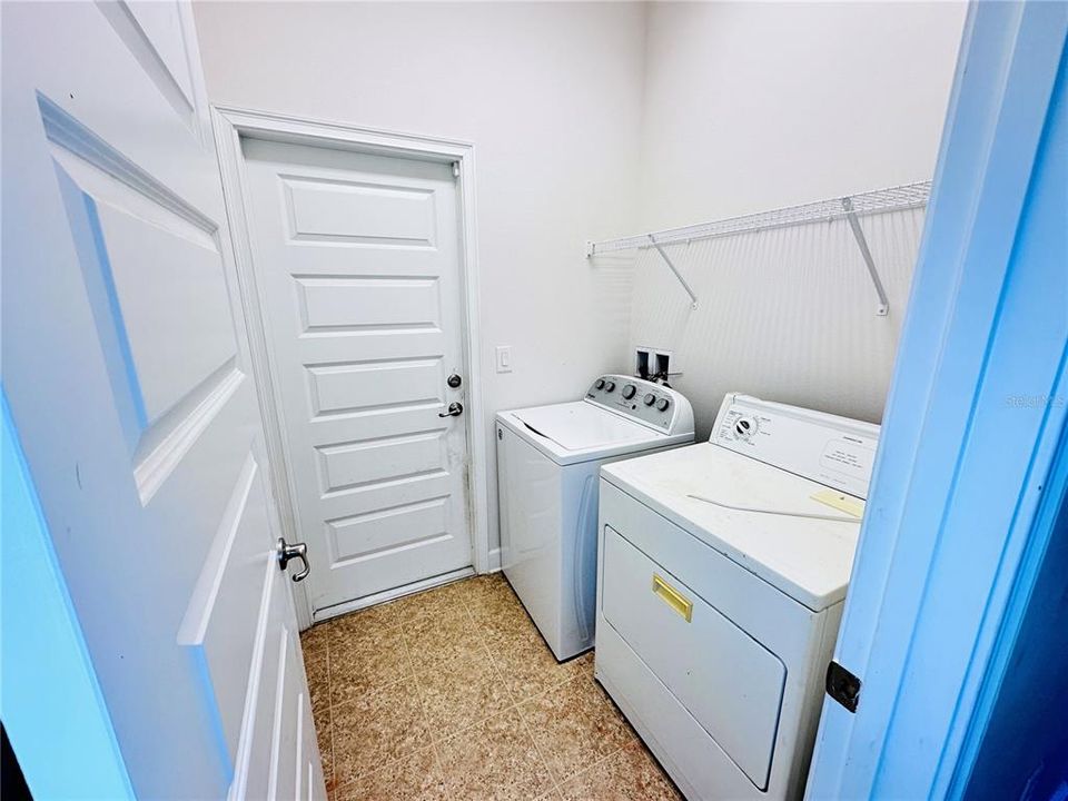 На продажу: $299,990 (4 спален, 2 ванн, 1840 Квадратных фут)