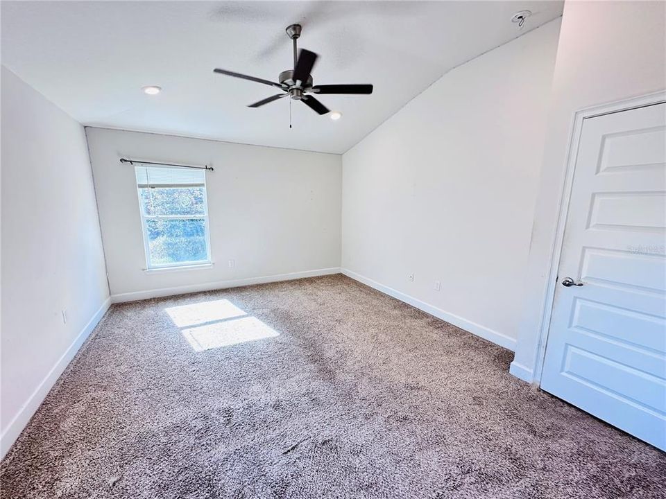 На продажу: $299,990 (4 спален, 2 ванн, 1840 Квадратных фут)