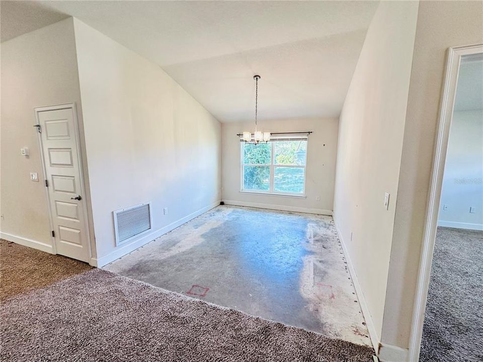 На продажу: $299,990 (4 спален, 2 ванн, 1840 Квадратных фут)