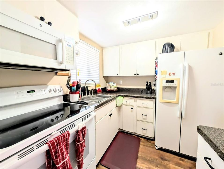 For Rent: $1,350 (1 beds, 1 baths, 576 Square Feet)