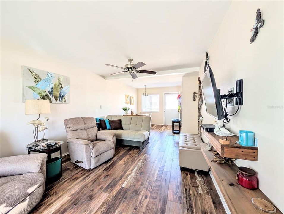 For Rent: $1,350 (1 beds, 1 baths, 576 Square Feet)