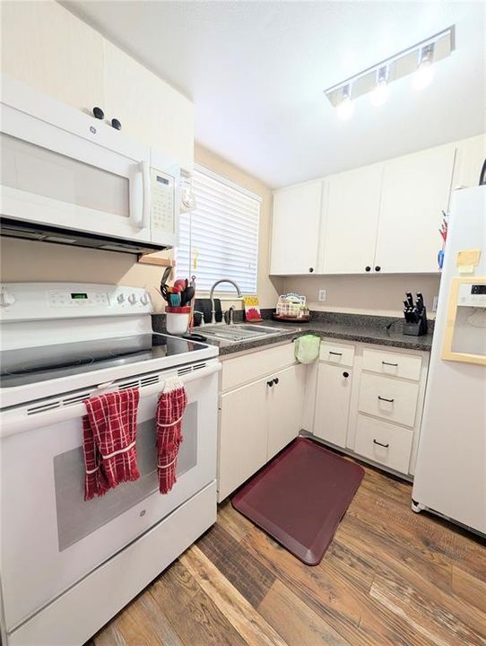 For Rent: $1,350 (1 beds, 1 baths, 576 Square Feet)