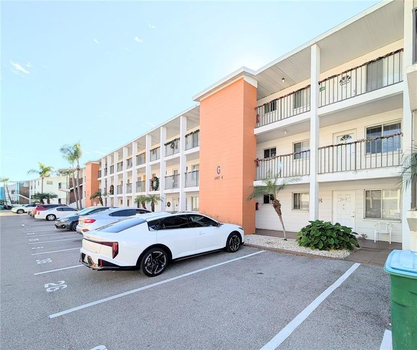 For Rent: $1,350 (1 beds, 1 baths, 576 Square Feet)