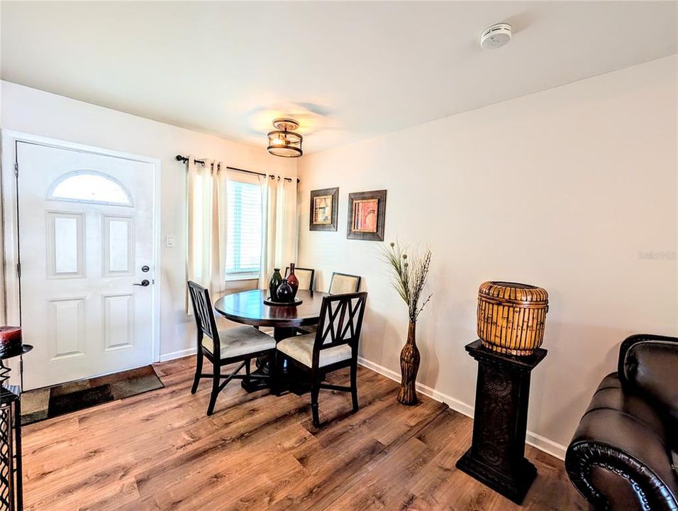 For Rent: $1,350 (1 beds, 1 baths, 576 Square Feet)