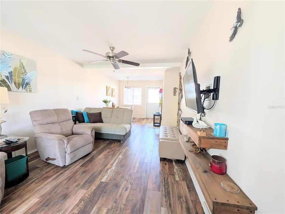 For Rent: $1,350 (1 beds, 1 baths, 576 Square Feet)