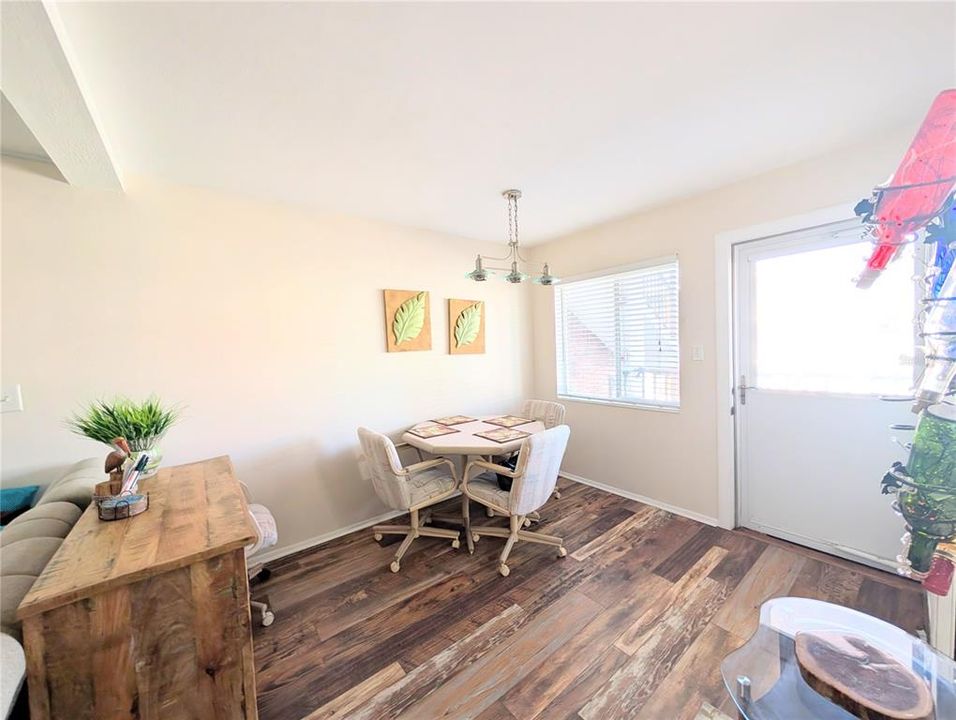 For Rent: $1,350 (1 beds, 1 baths, 576 Square Feet)