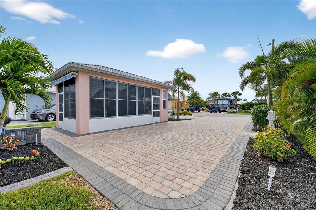 En Venta: $249,000 (0.09 acres)