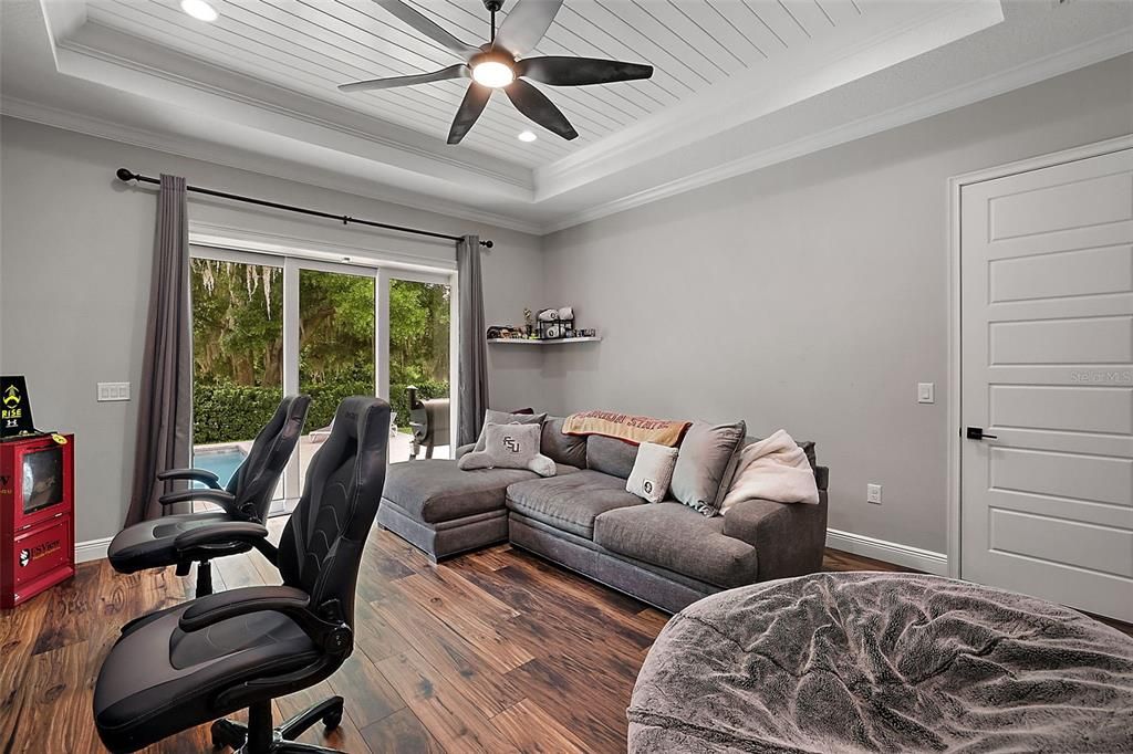 合同活跃: $849,900 (4 贝兹, 3 浴室, 3414 平方英尺)