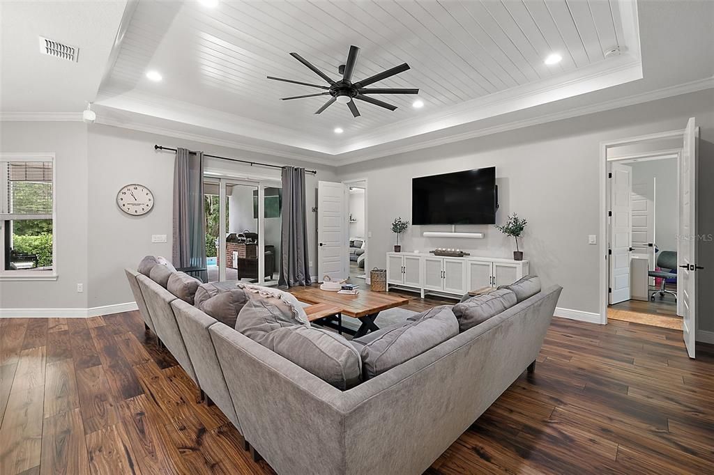 合同活跃: $849,900 (4 贝兹, 3 浴室, 3414 平方英尺)