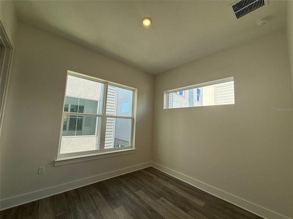 出租: $1,400 (1 贝兹, 1 浴室, 455 平方英尺)