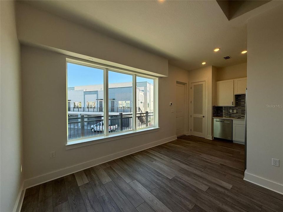 出租: $1,400 (1 贝兹, 1 浴室, 455 平方英尺)