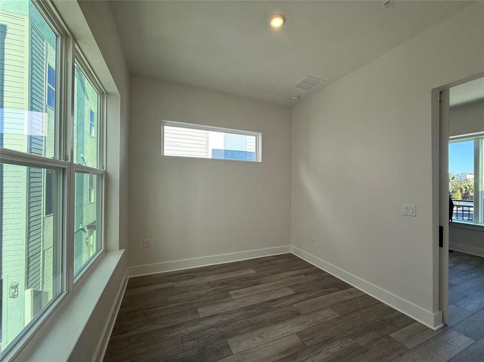 出租: $1,400 (1 贝兹, 1 浴室, 455 平方英尺)