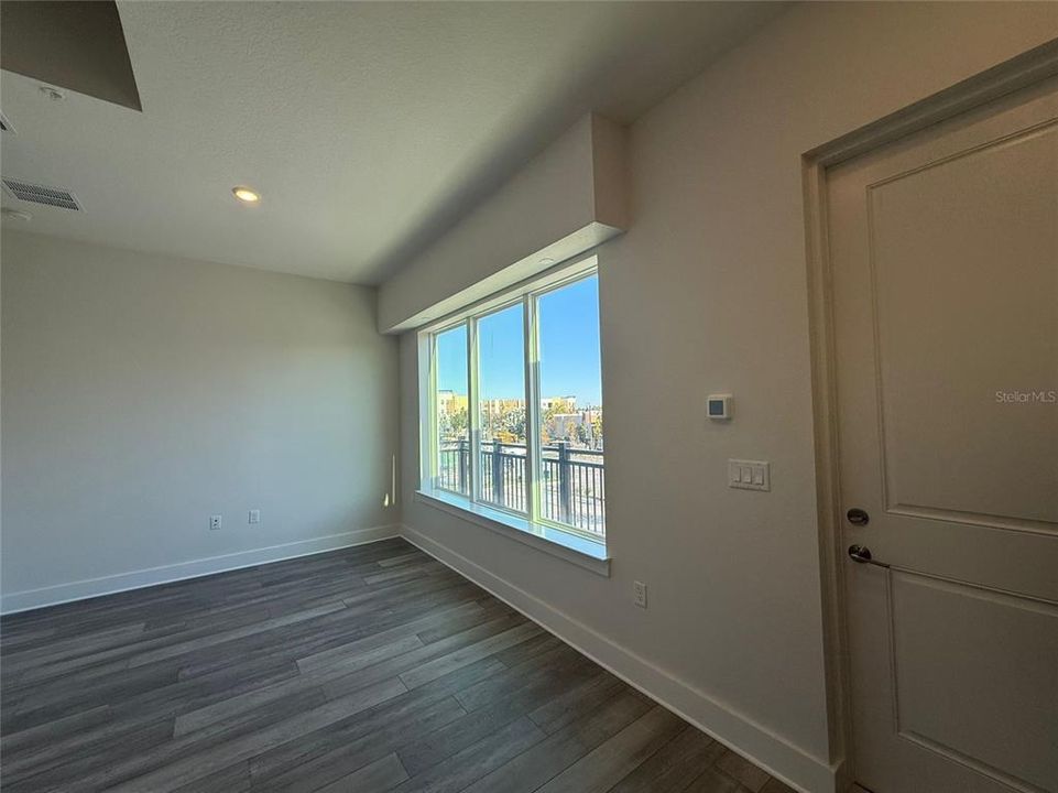 出租: $1,400 (1 贝兹, 1 浴室, 455 平方英尺)