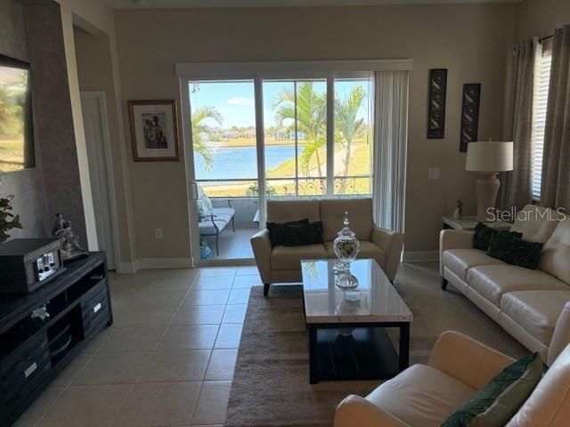 待售: $325,000 (2 贝兹, 2 浴室, 1498 平方英尺)