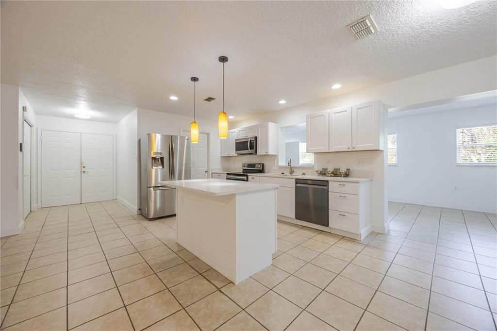 For Rent: $2,600 (4 beds, 3 baths, 1900 Square Feet)