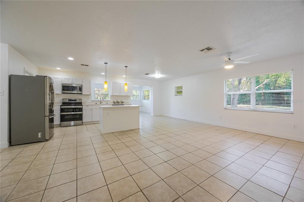 For Rent: $2,600 (4 beds, 3 baths, 1900 Square Feet)