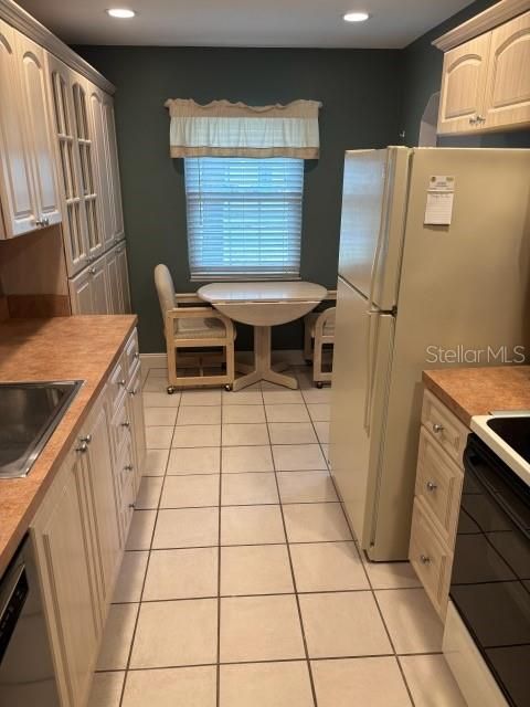 For Rent: $1,900 (2 beds, 2 baths, 1140 Square Feet)