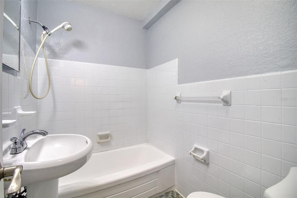 For Rent: $1,750 (1 beds, 1 baths, 708 Square Feet)