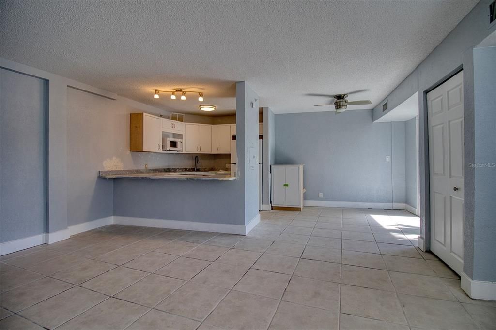 For Rent: $1,750 (1 beds, 1 baths, 708 Square Feet)