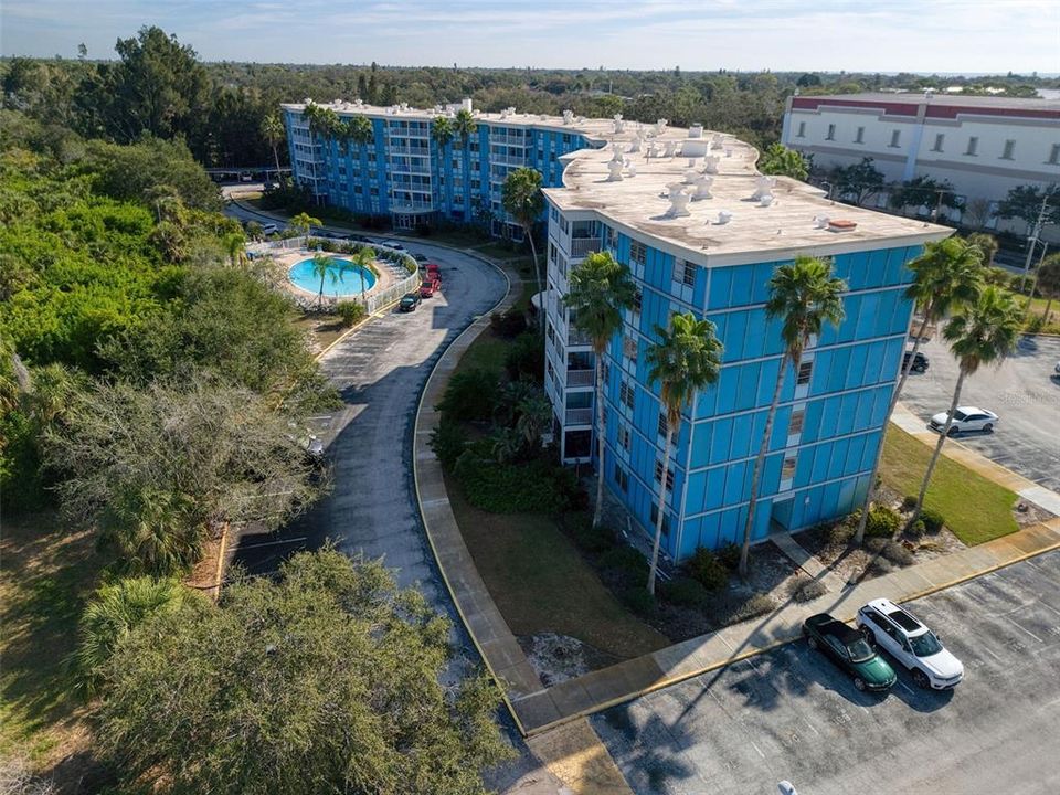 For Rent: $1,750 (1 beds, 1 baths, 708 Square Feet)