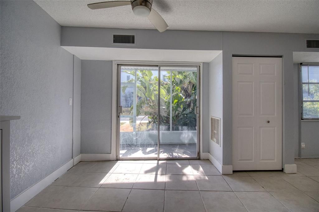 For Rent: $1,750 (1 beds, 1 baths, 708 Square Feet)