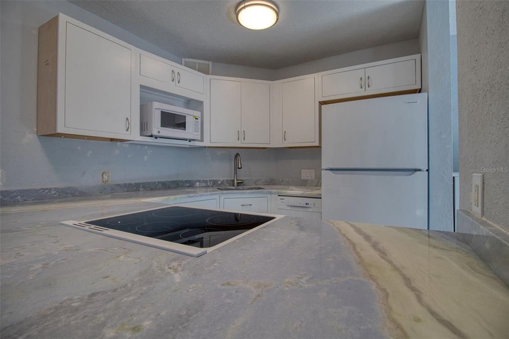 For Rent: $1,750 (1 beds, 1 baths, 708 Square Feet)