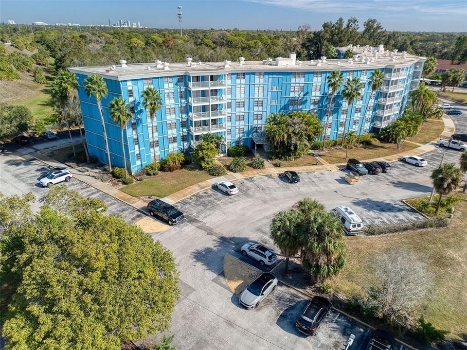 For Rent: $1,750 (1 beds, 1 baths, 708 Square Feet)