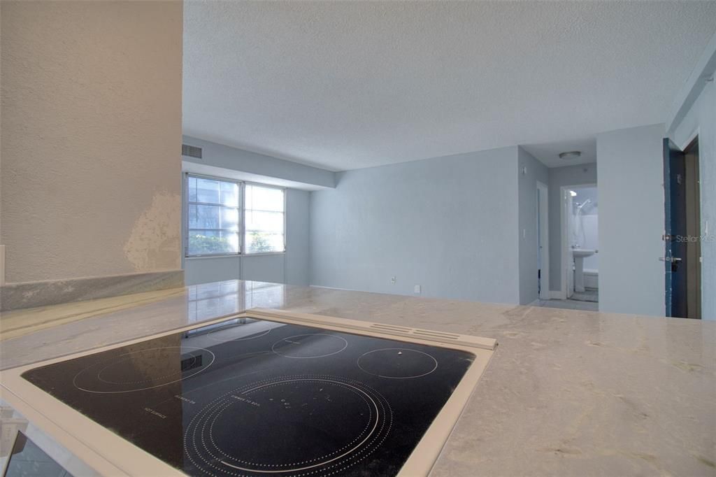 For Rent: $1,750 (1 beds, 1 baths, 708 Square Feet)