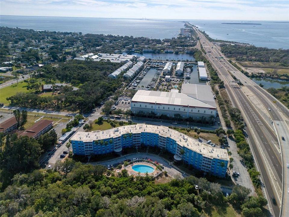 For Rent: $1,750 (1 beds, 1 baths, 708 Square Feet)