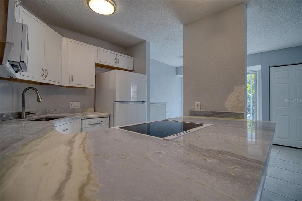 For Rent: $1,750 (1 beds, 1 baths, 708 Square Feet)