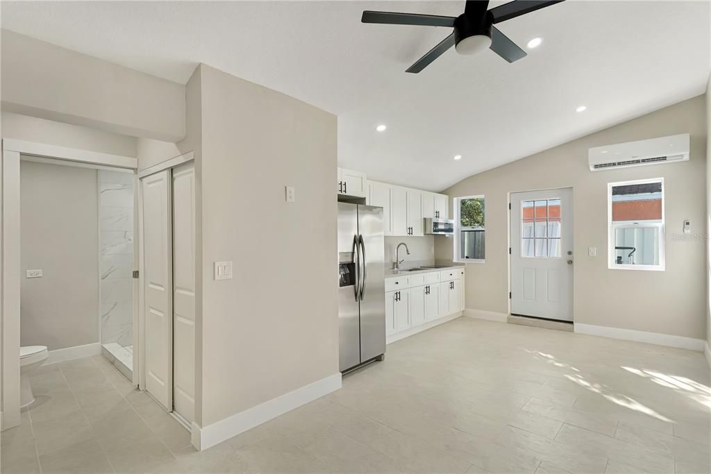 For Rent: $1,150 (0 beds, 1 baths, 322.25 Square Feet)