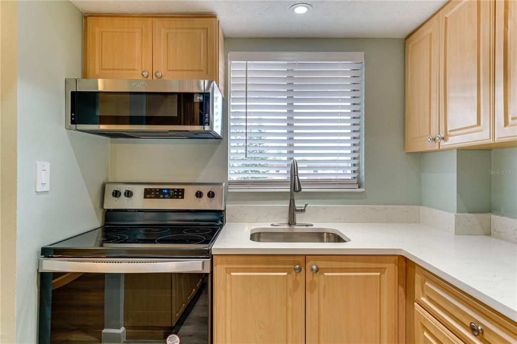 For Sale: $159,000 (2 beds, 1 baths, 1056 Square Feet)