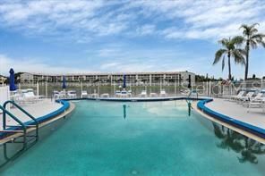 For Sale: $159,000 (2 beds, 1 baths, 1056 Square Feet)