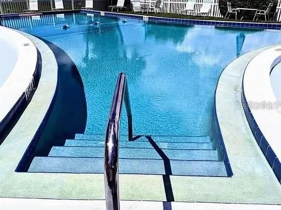 For Sale: $159,000 (2 beds, 1 baths, 1056 Square Feet)