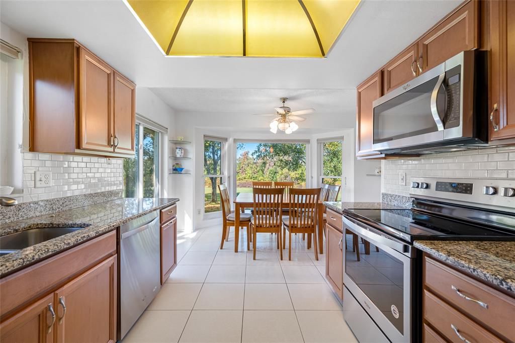 For Sale: $519,900 (2 beds, 2 baths, 1916 Square Feet)