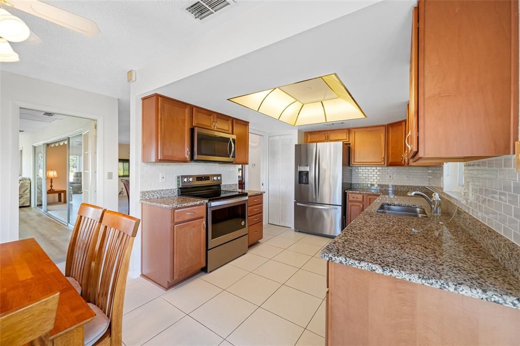 For Sale: $519,900 (2 beds, 2 baths, 1916 Square Feet)