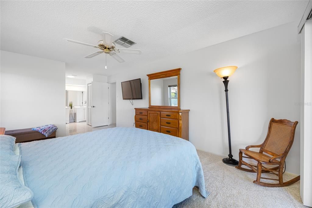 For Sale: $519,900 (2 beds, 2 baths, 1916 Square Feet)