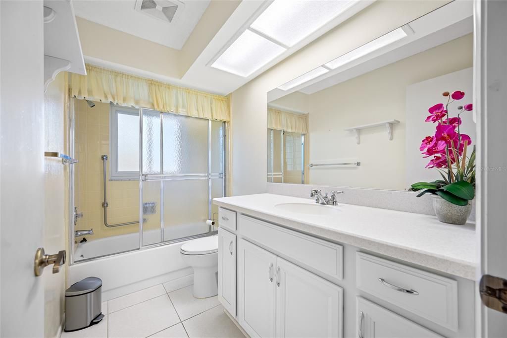 For Sale: $519,900 (2 beds, 2 baths, 1916 Square Feet)