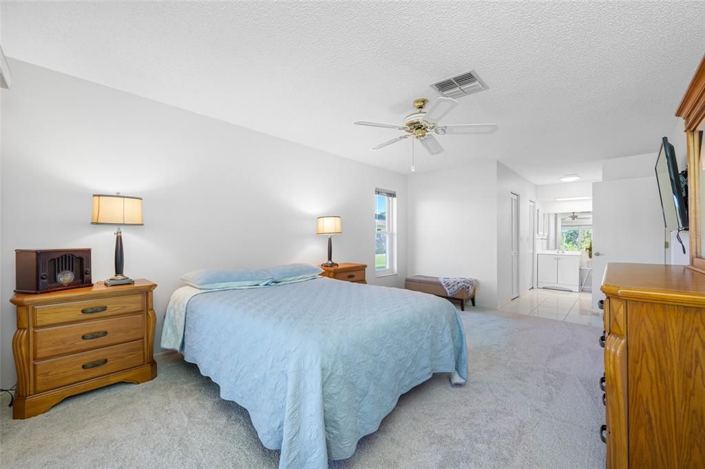 For Sale: $519,900 (2 beds, 2 baths, 1916 Square Feet)