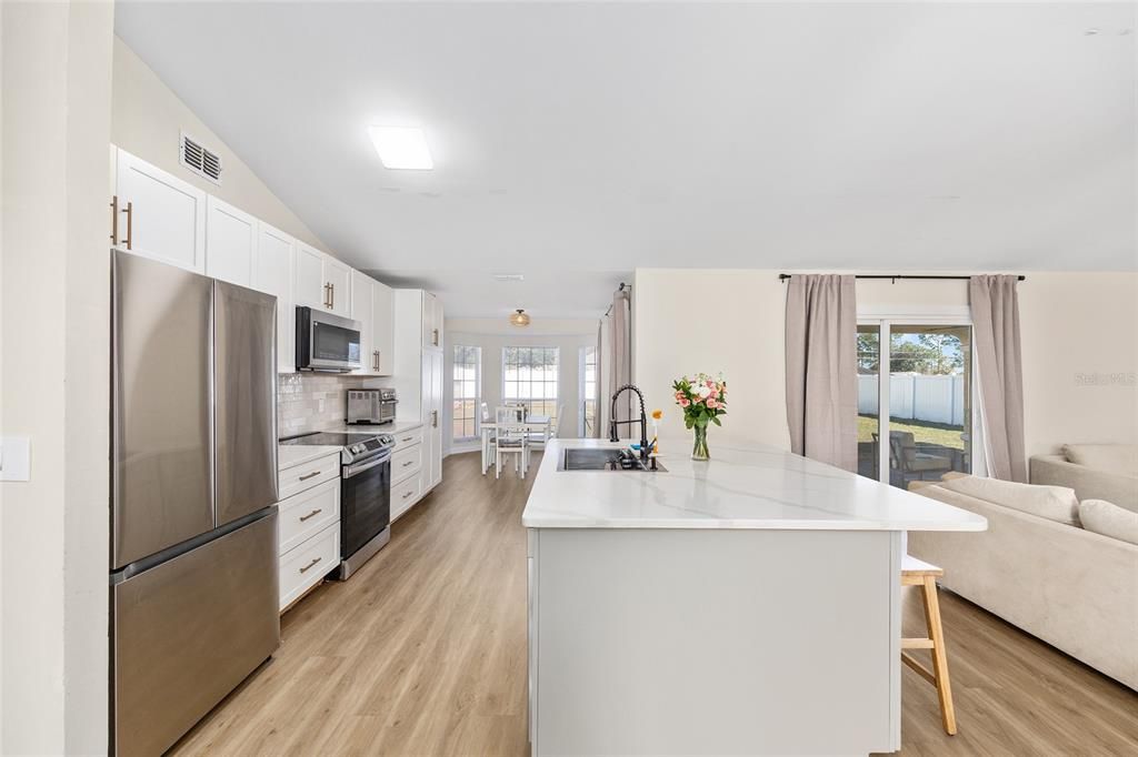 For Sale: $320,000 (3 beds, 2 baths, 1919 Square Feet)