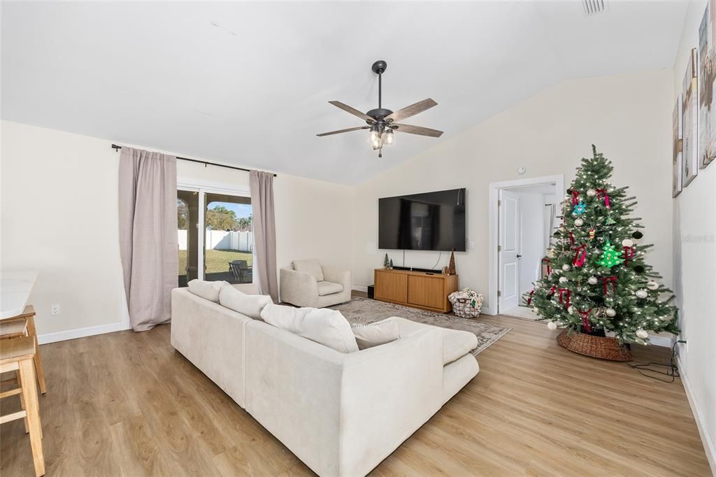 For Sale: $320,000 (3 beds, 2 baths, 1919 Square Feet)