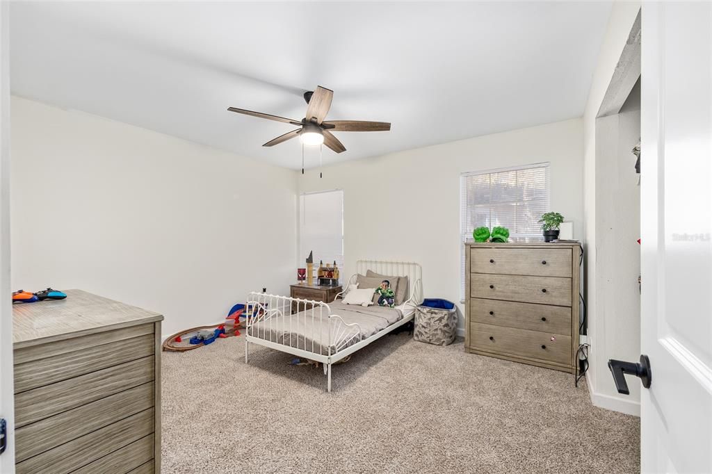 For Sale: $320,000 (3 beds, 2 baths, 1919 Square Feet)